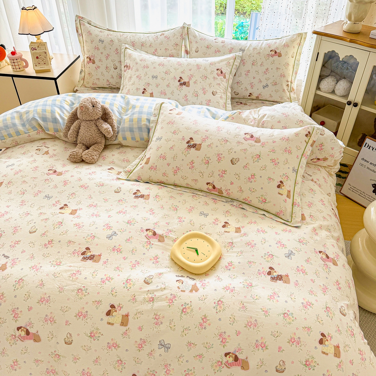 91家纺网 家纺一手货源 找家纺 红粉佳人家纺 2025新款12868纯棉系列全棉四件套 花田小狗