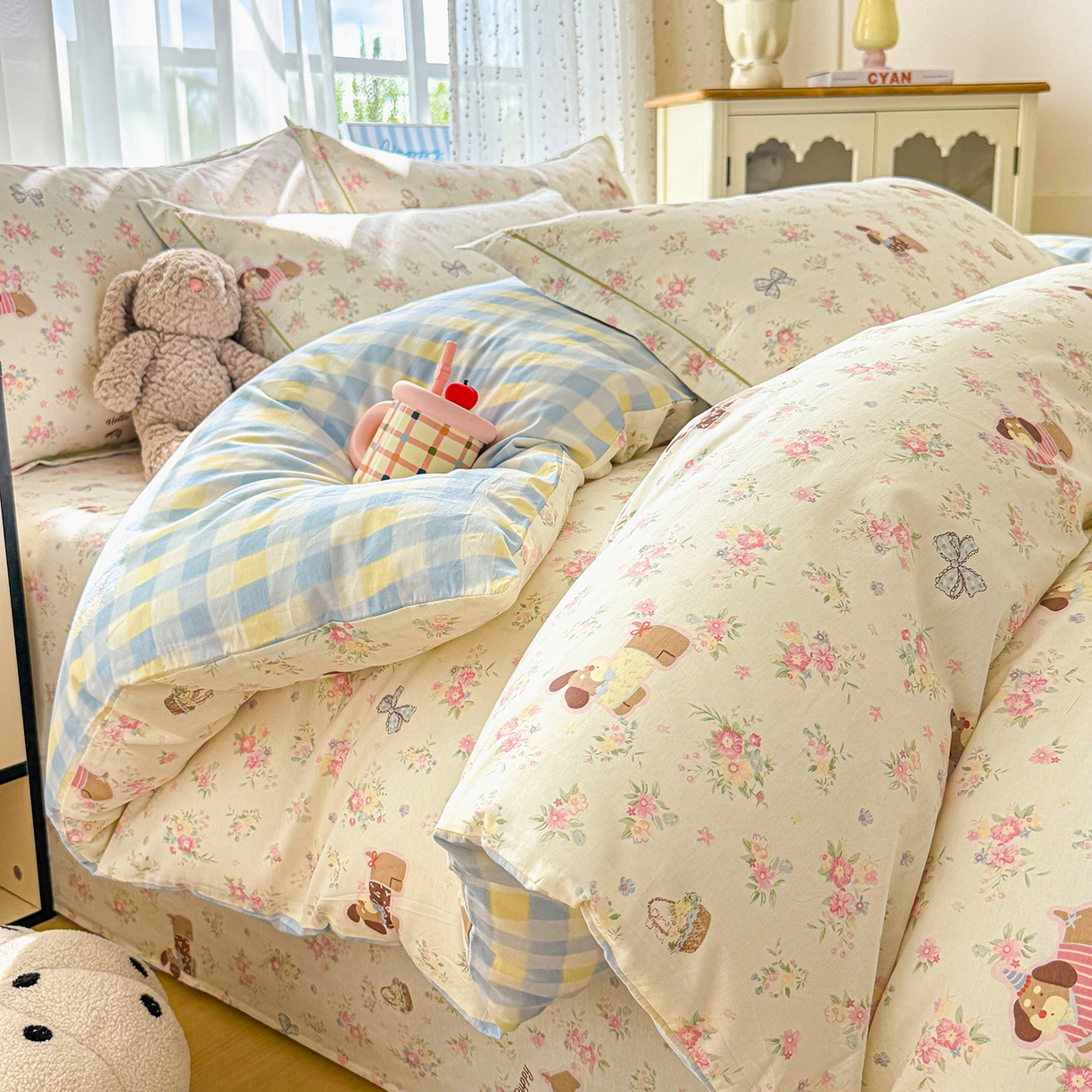 91家纺网 家纺一手货源 找家纺 红粉佳人家纺 2025新款12868纯棉系列全棉四件套 花田小狗