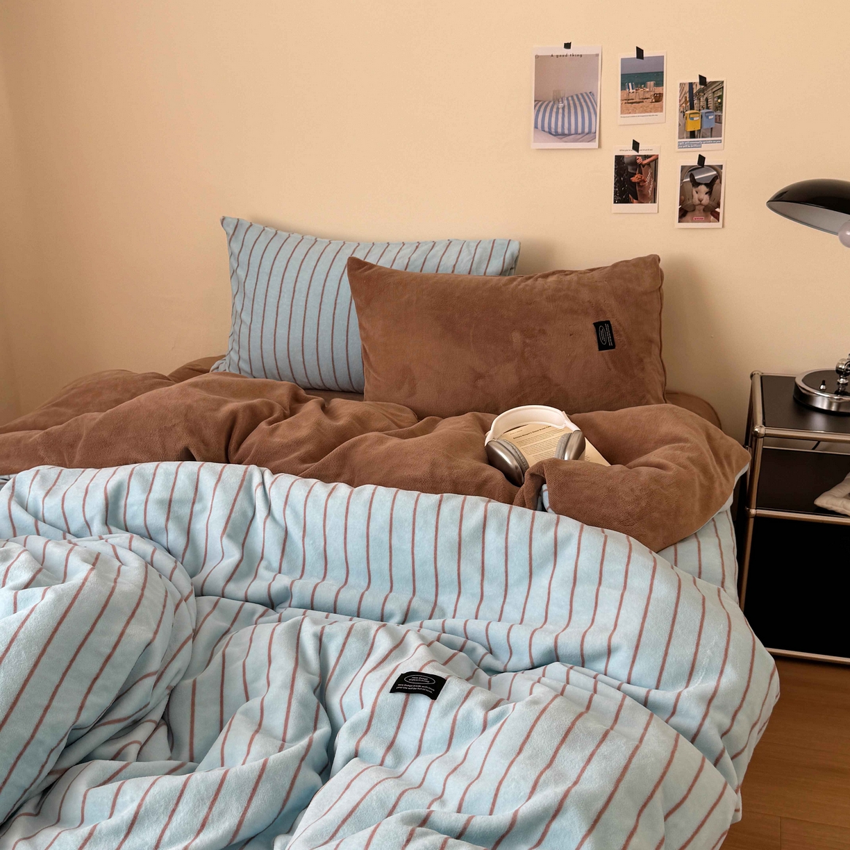 91家纺网 家纺一手货源 找家纺 桃喜 2025新款条纹牛奶绒系列四件套（会员-5） 暮光森林