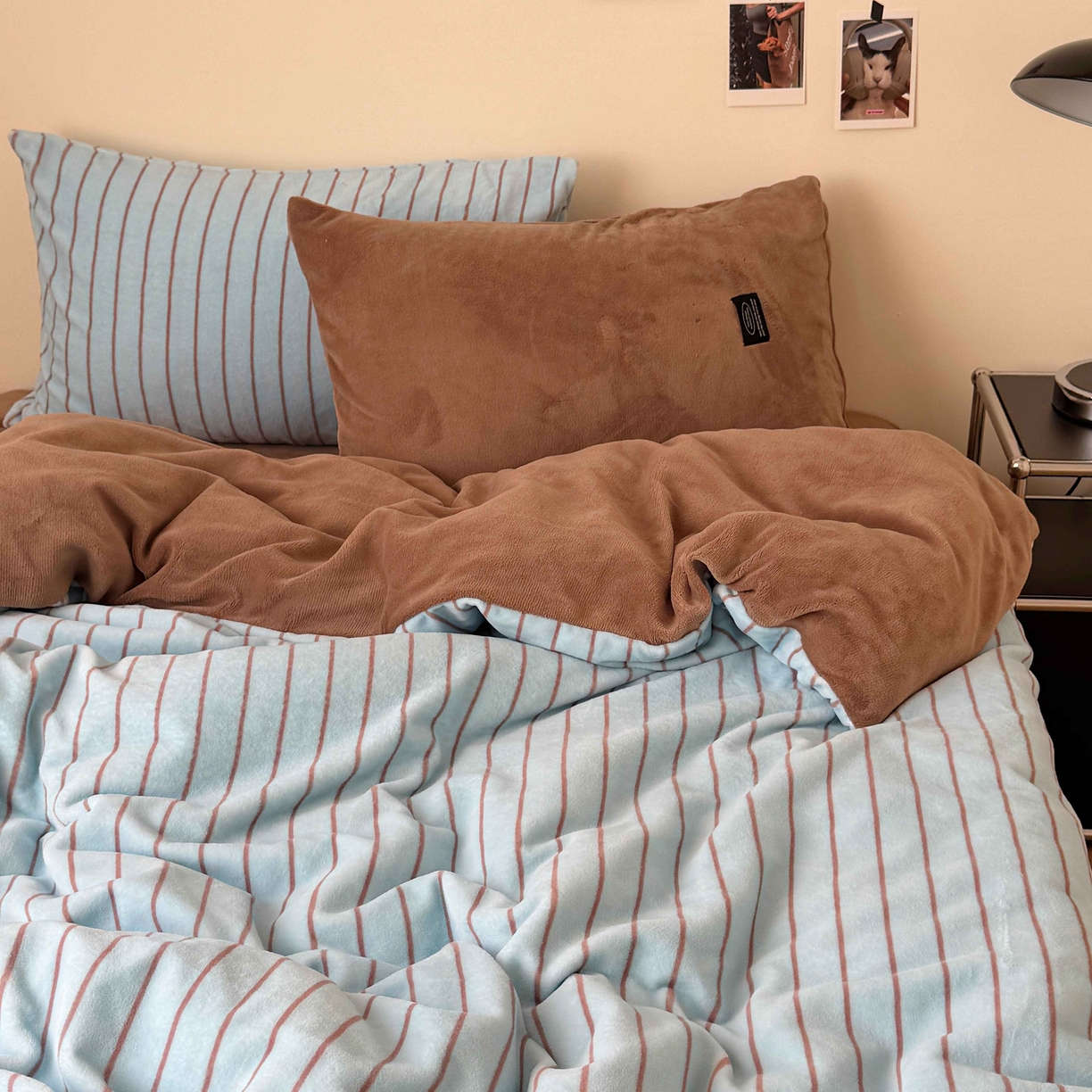 91家纺网 家纺一手货源 找家纺 桃喜 2025新款条纹牛奶绒系列四件套（会员-5） 暮光森林