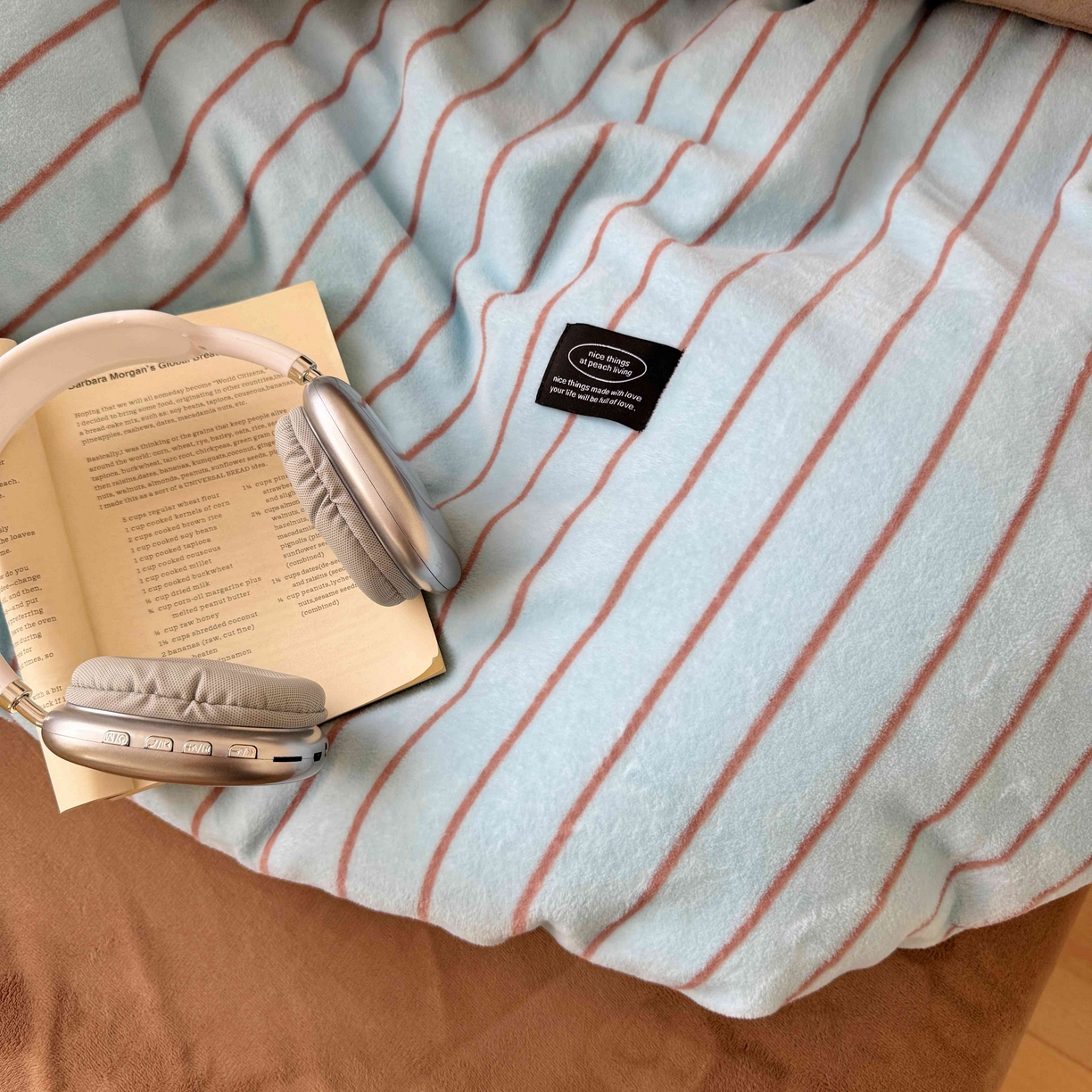 91家纺网 家纺一手货源 找家纺 桃喜 2025新款条纹牛奶绒系列四件套（会员-5） 暮光森林