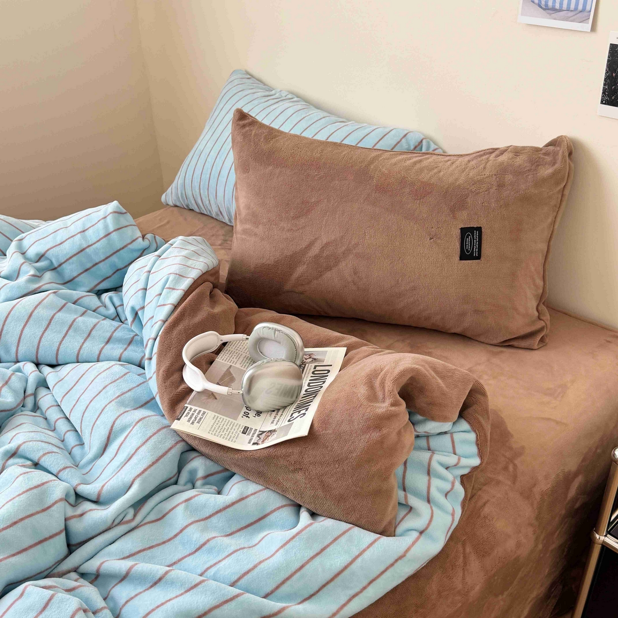 91家纺网 家纺一手货源 找家纺 桃喜 2025新款条纹牛奶绒系列四件套（会员-5） 暮光森林