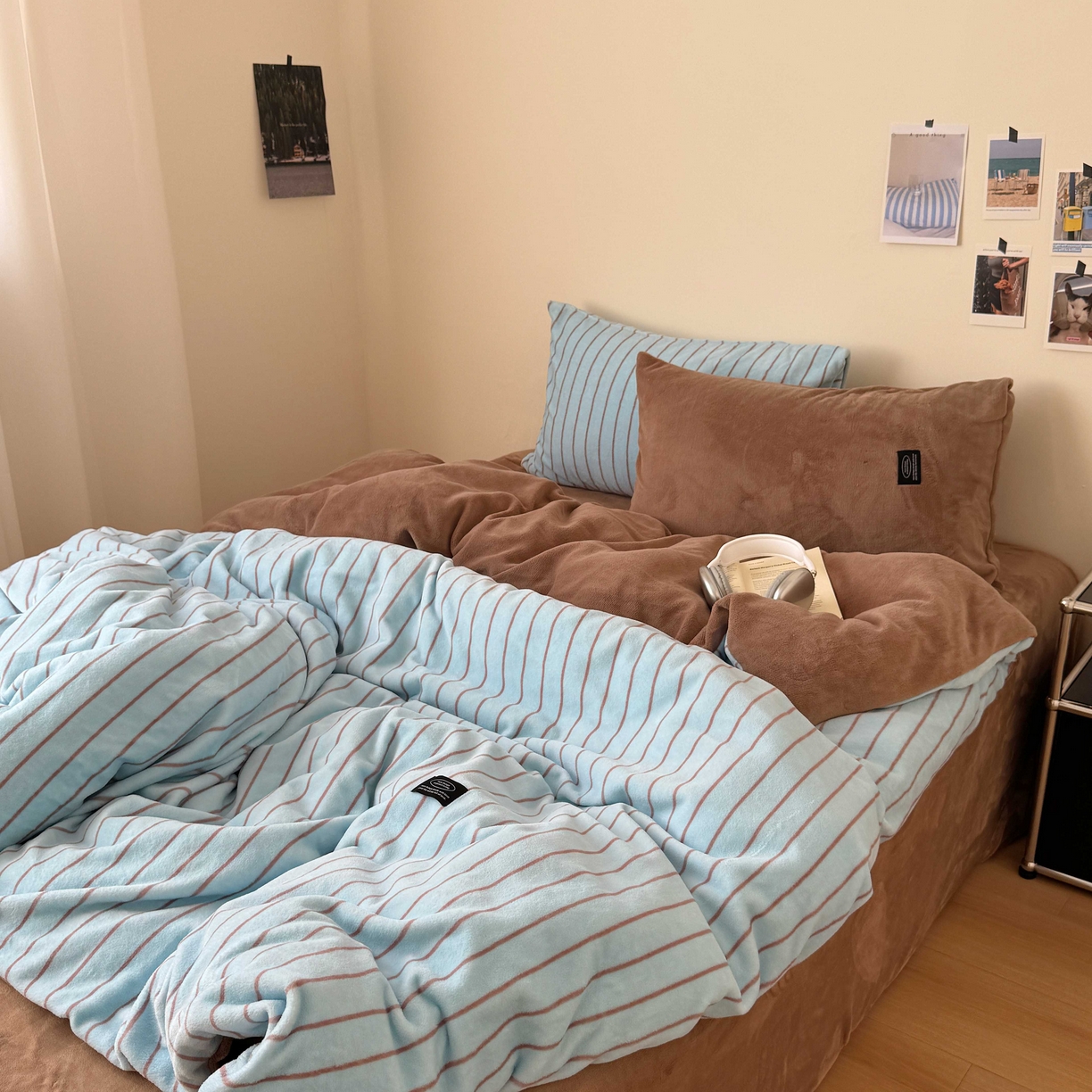 91家纺网 家纺一手货源 找家纺 桃喜 2025新款条纹牛奶绒系列四件套（会员-5） 暮光森林