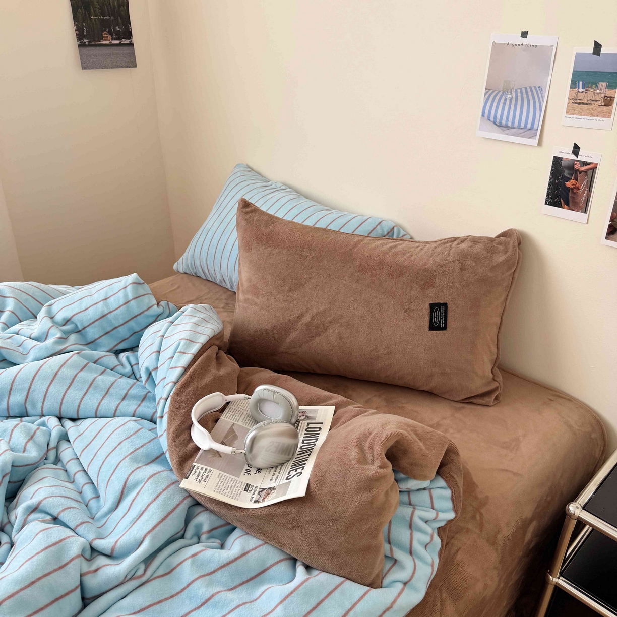 91家纺网 家纺一手货源 找家纺 桃喜 2025新款条纹牛奶绒系列四件套（会员-5） 暮光森林