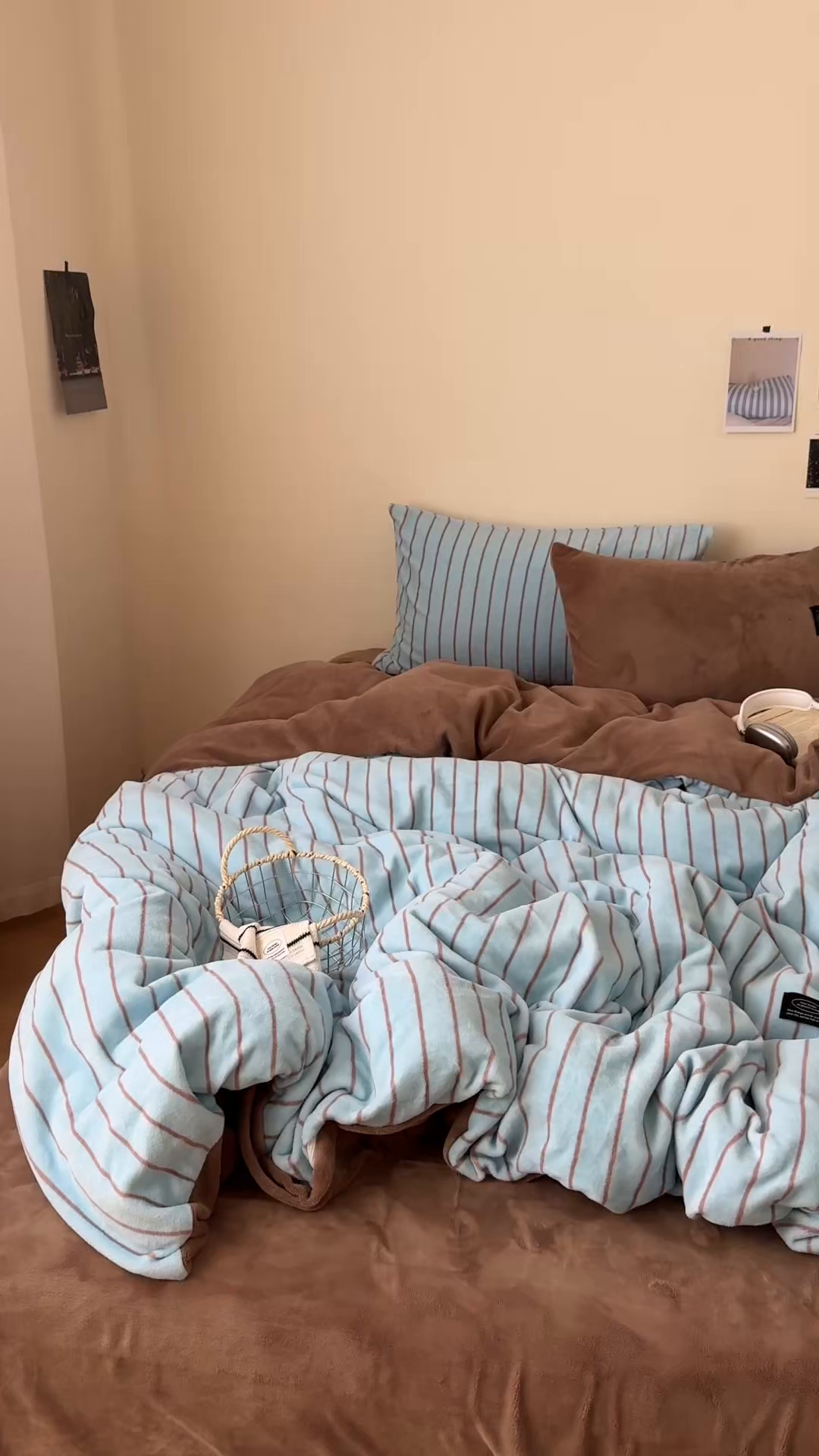 91家纺网 家纺一手货源 找家纺 桃喜 2025新款条纹牛奶绒系列四件套（会员-5） 暮光森林