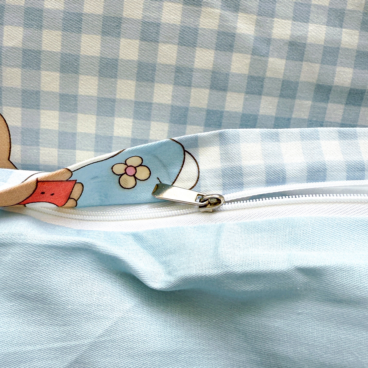 91家纺网 家纺一手货源 找家纺 红粉佳人家纺 2025新款12868纯棉系列全棉四件套 格子猫咪