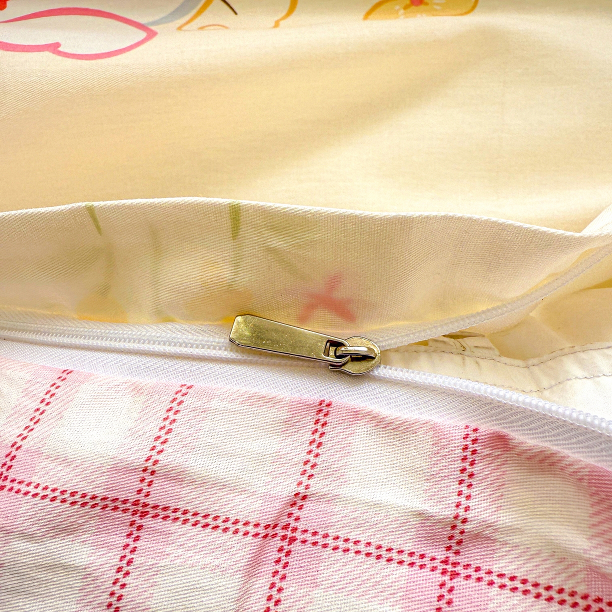 91家纺网 家纺一手货源 找家纺 红粉佳人家纺 2025新款12868纯棉系列全棉四件套 花花猫咪