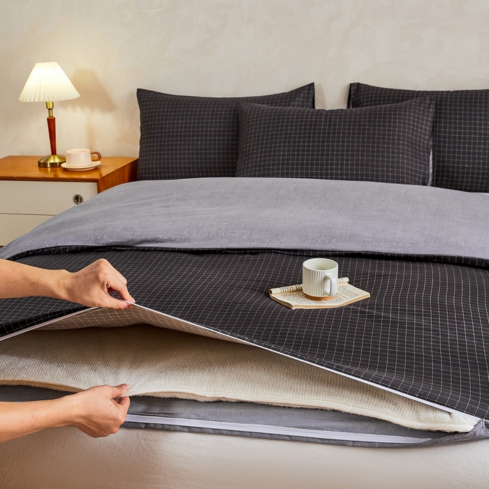 91家纺网 家纺一手货源 找家纺 萌飞 2025新款水洗棉可拆卸棉花被被子被芯 轨迹-黑