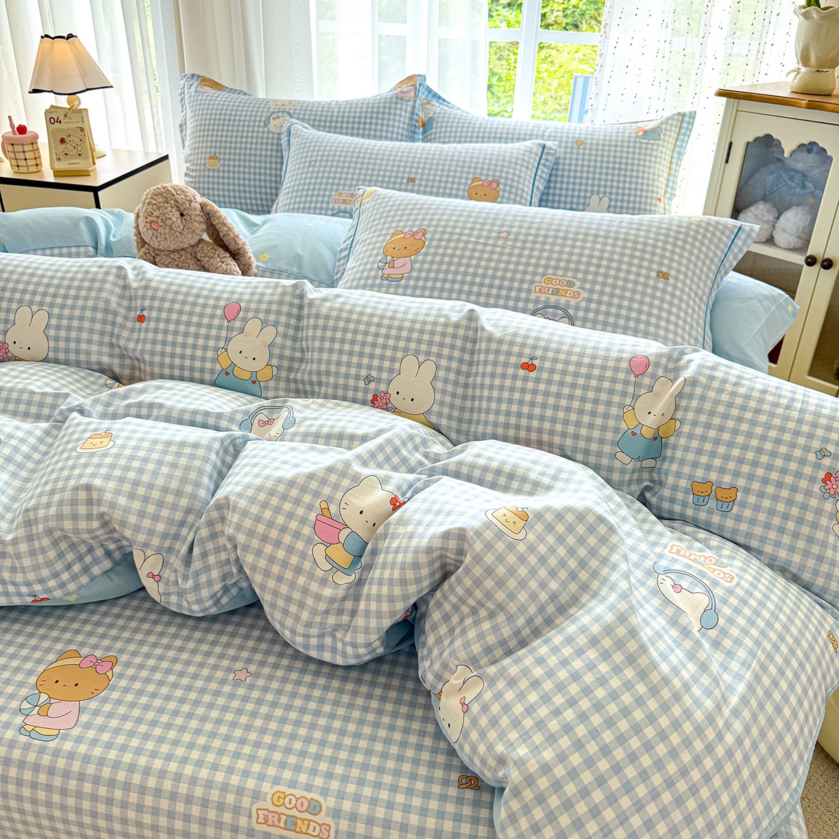 91家纺网 家纺一手货源 找家纺 红粉佳人家纺 2025春夏新款全棉纯棉12868纯棉单被套 格子猫咪