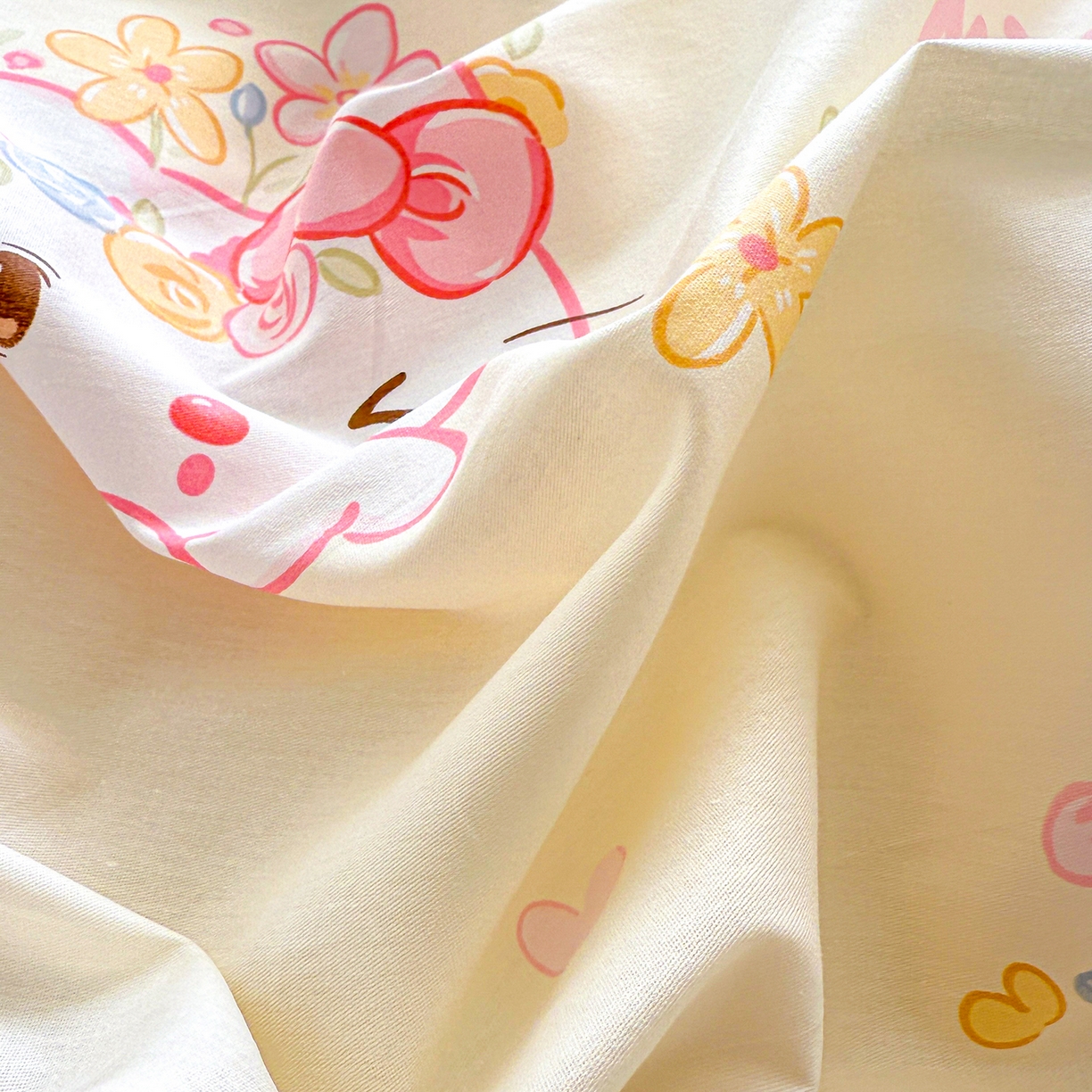 91家纺网 家纺一手货源 找家纺 红粉佳人家纺 2025春夏新款全棉纯棉12868纯棉单被套 花花猫咪