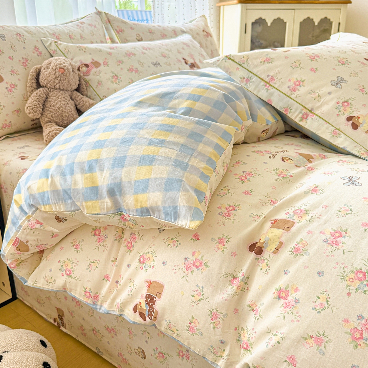 91家纺网 家纺一手货源 找家纺 红粉佳人家纺 2025春夏新款全棉纯棉12868纯棉单被套 花田小狗