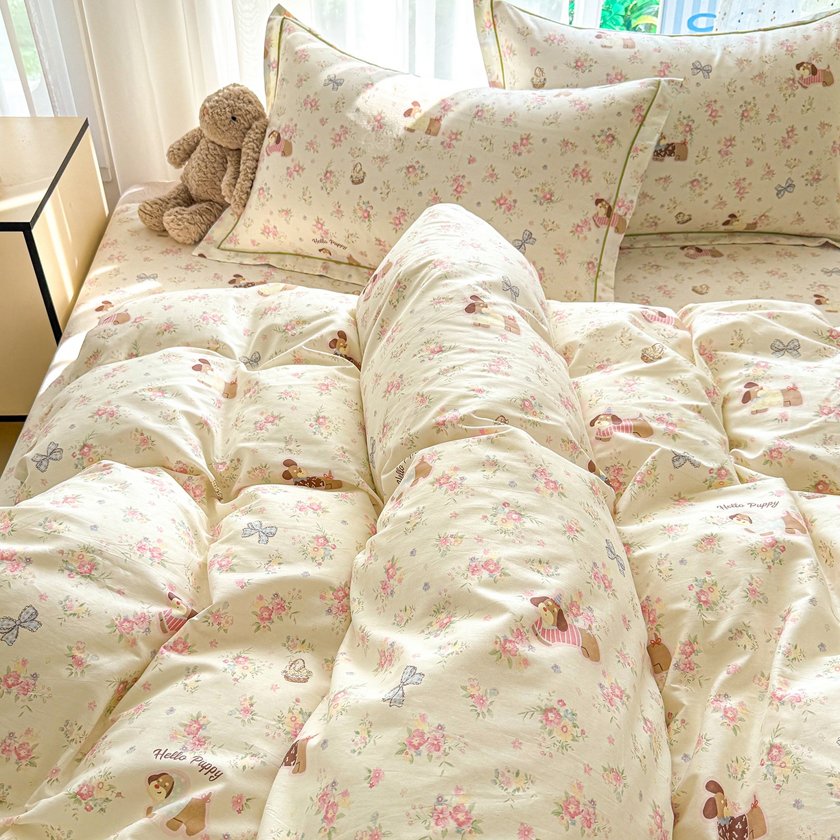 91家纺网 家纺一手货源 找家纺 红粉佳人家纺 2025春夏新款全棉纯棉12868纯棉单被套 花田小狗