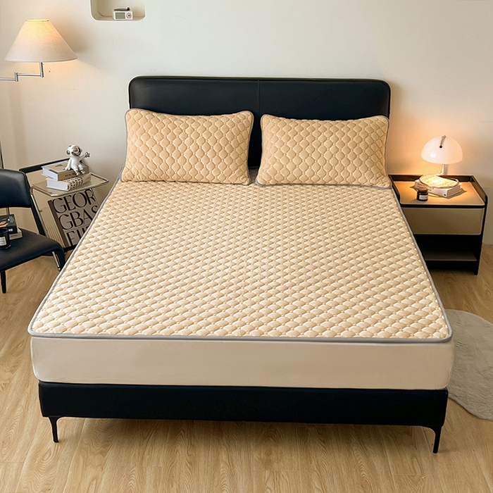 91家纺网 家纺一手货源 找家纺 丽诺床垫 2025新款德芙绒抗菌保暖床垫 德芙绒抗菌床褥驼色
