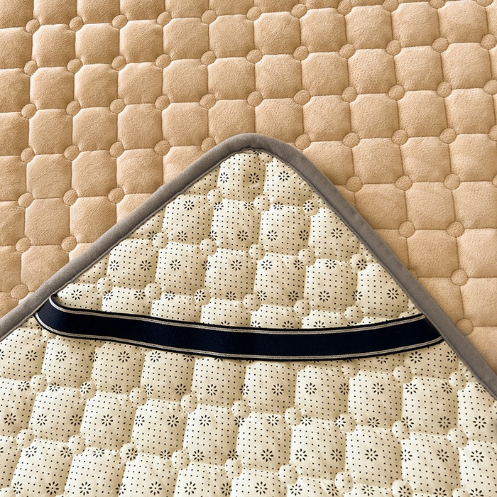 91家纺网 家纺一手货源 找家纺 丽诺床垫 2025新款德芙绒抗菌保暖床垫 德芙绒抗菌床褥驼色