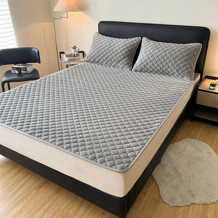 91家纺网 家纺一手货源 找家纺 丽诺床垫 2025新款德芙绒抗菌保暖床垫 德芙绒抗菌床褥灰色