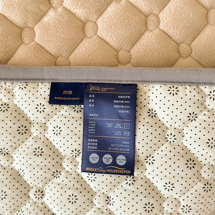 91家纺网 家纺一手货源 找家纺 丽诺床垫 2025新款德芙绒抗菌保暖床垫 德芙绒抗菌床褥驼色
