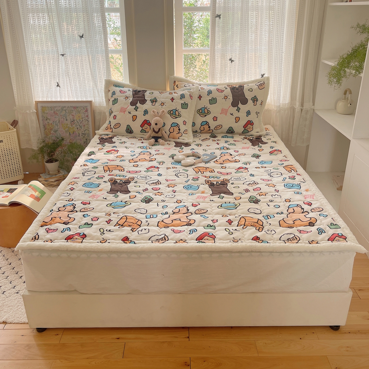 91家纺网 家纺一手货源 找家纺 （总）红嘴企鹅 2025新款高克重牛奶绒印花床护垫床褥