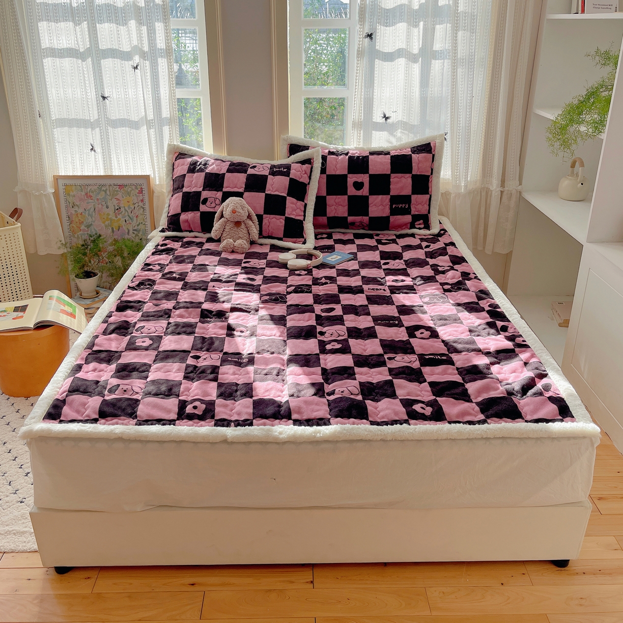 91家纺网 家纺一手货源 找家纺 （总）红嘴企鹅 2025新款高克重牛奶绒印花床护垫床褥