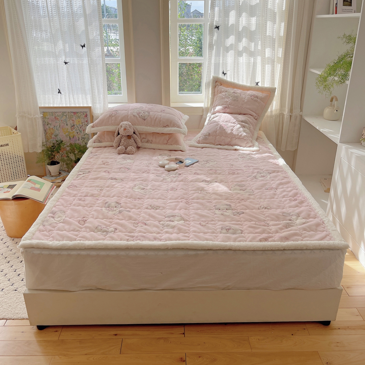 91家纺网 家纺一手货源 找家纺 （总）红嘴企鹅 2025新款高克重牛奶绒印花床护垫床褥