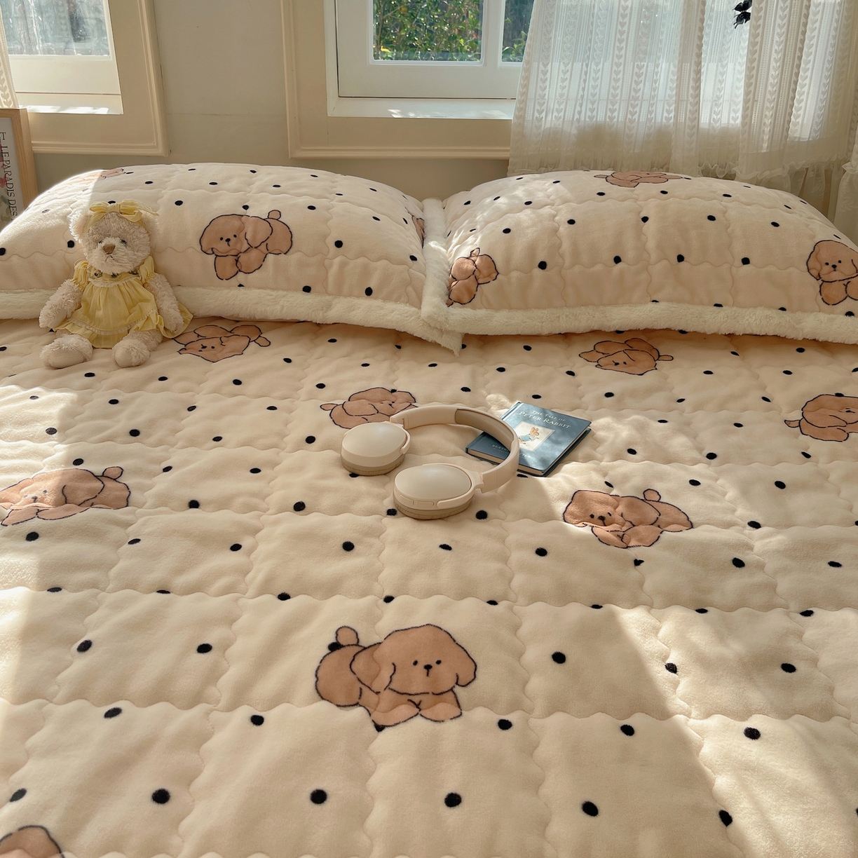 91家纺网 家纺一手货源 找家纺 红嘴企鹅 2025新款高克重牛奶绒印花床护垫床褥 波点狗