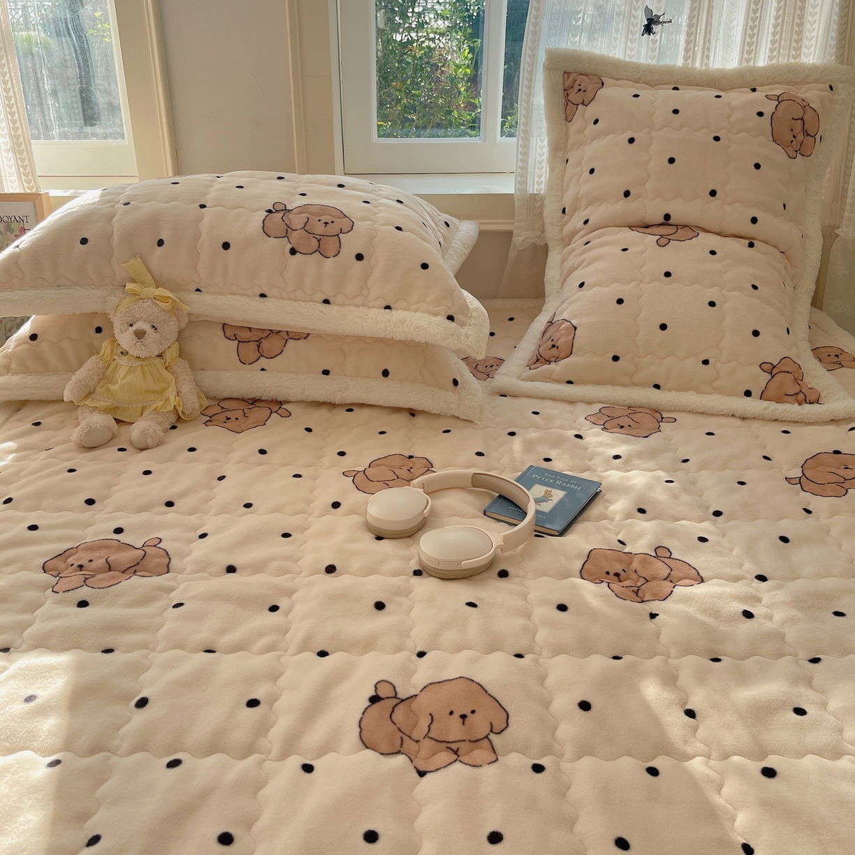 91家纺网 家纺一手货源 找家纺 红嘴企鹅 2025新款高克重牛奶绒印花床护垫床褥 波点狗