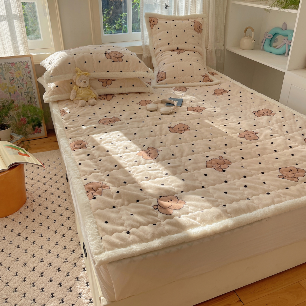 91家纺网 家纺一手货源 找家纺 红嘴企鹅 2025新款高克重牛奶绒印花床护垫床褥 波点狗