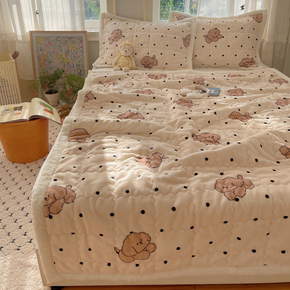 91家纺网 家纺一手货源 找家纺 红嘴企鹅 2025新款高克重牛奶绒印花床护垫床褥 波点狗