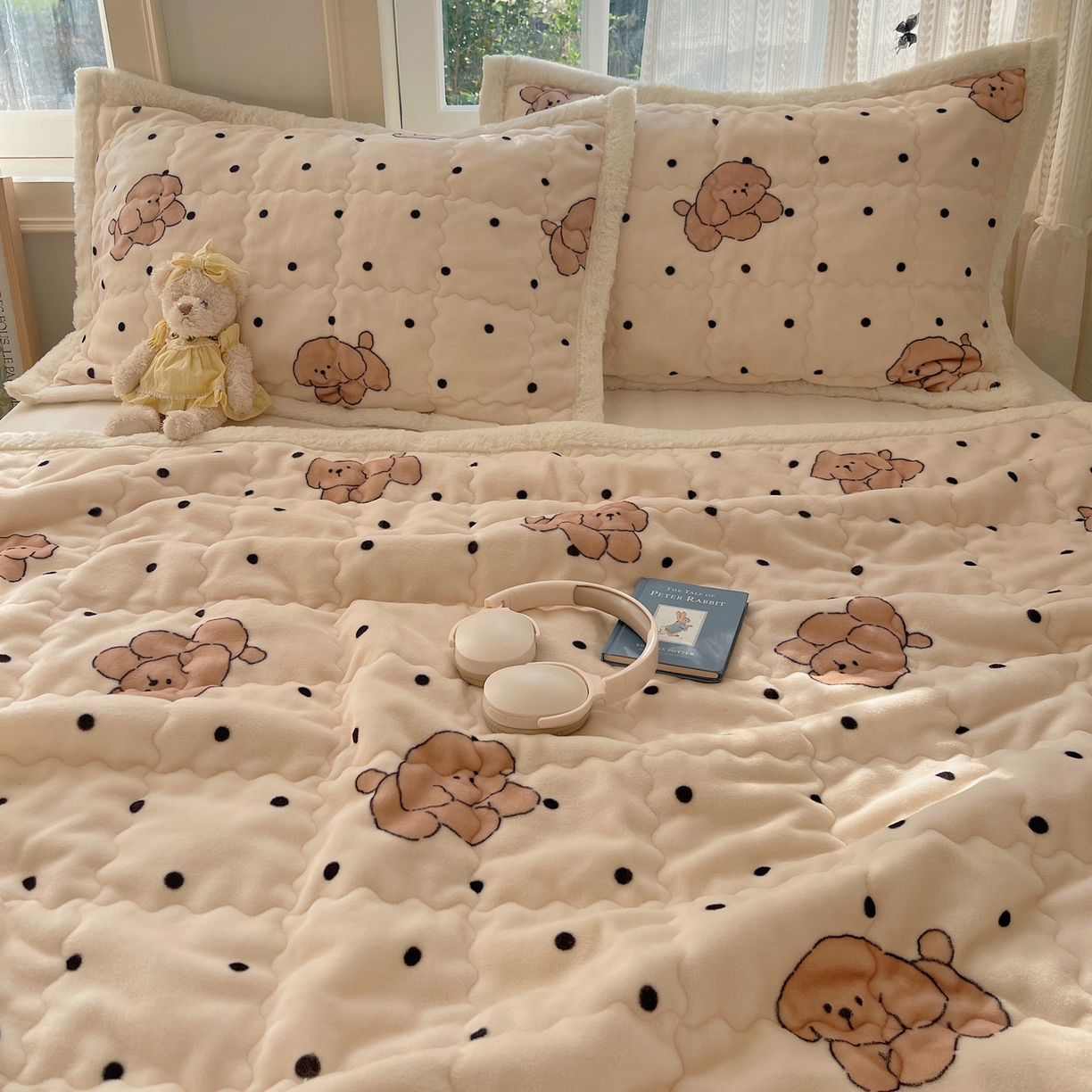 91家纺网 家纺一手货源 找家纺 红嘴企鹅 2025新款高克重牛奶绒印花床护垫床褥 波点狗