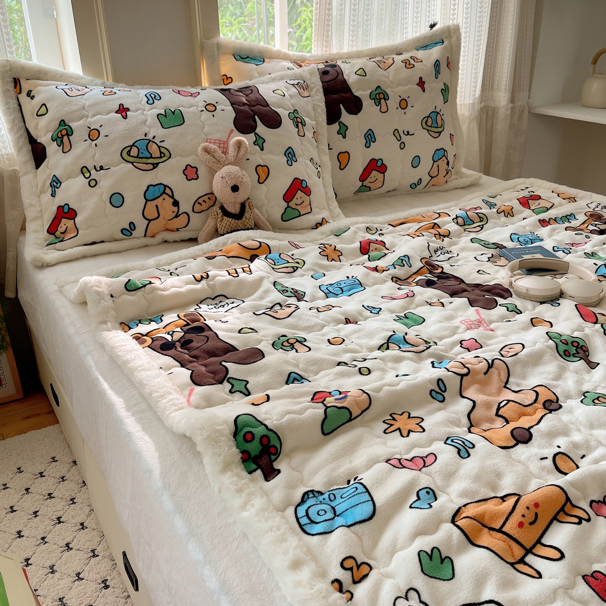 91家纺网 家纺一手货源 找家纺 红嘴企鹅 2025新款高克重牛奶绒印花床护垫床褥 大力