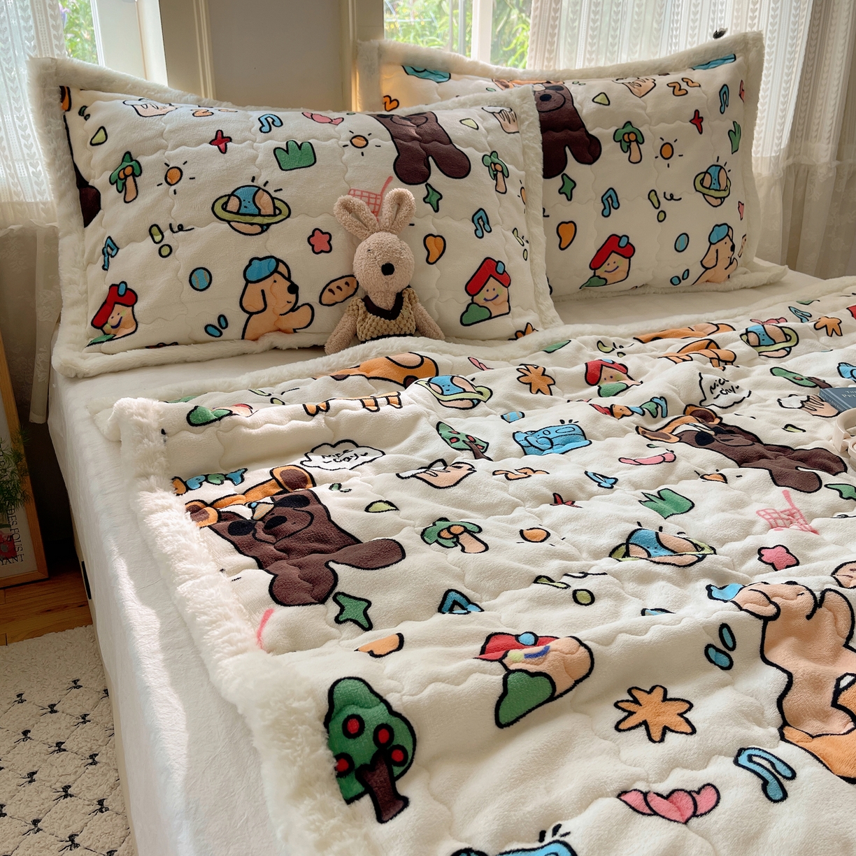 91家纺网 家纺一手货源 找家纺 红嘴企鹅 2025新款高克重牛奶绒印花床护垫床褥 大力