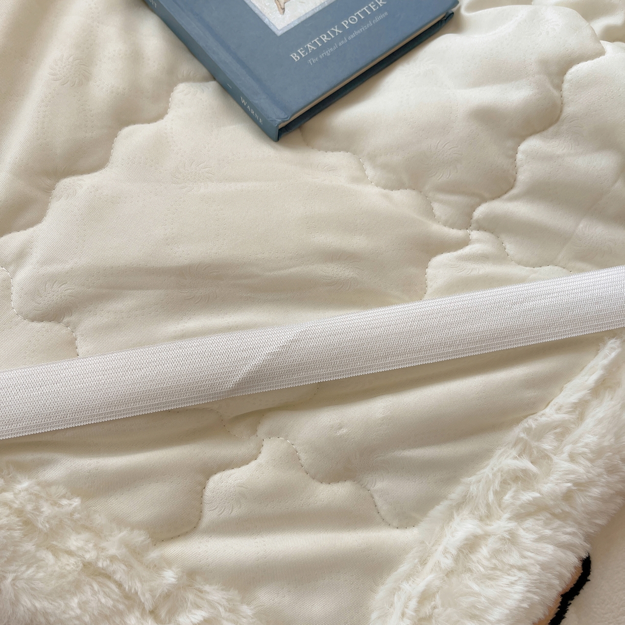 91家纺网 家纺一手货源 找家纺 红嘴企鹅 2025新款高克重牛奶绒印花床护垫床褥 大力