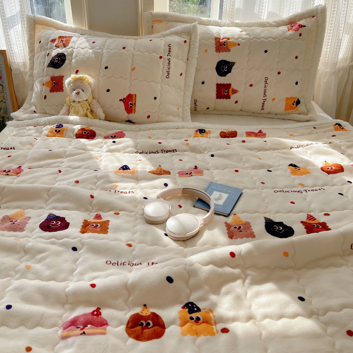 91家纺网 家纺一手货源 找家纺 红嘴企鹅 2025新款高克重牛奶绒印花床护垫床褥 点心