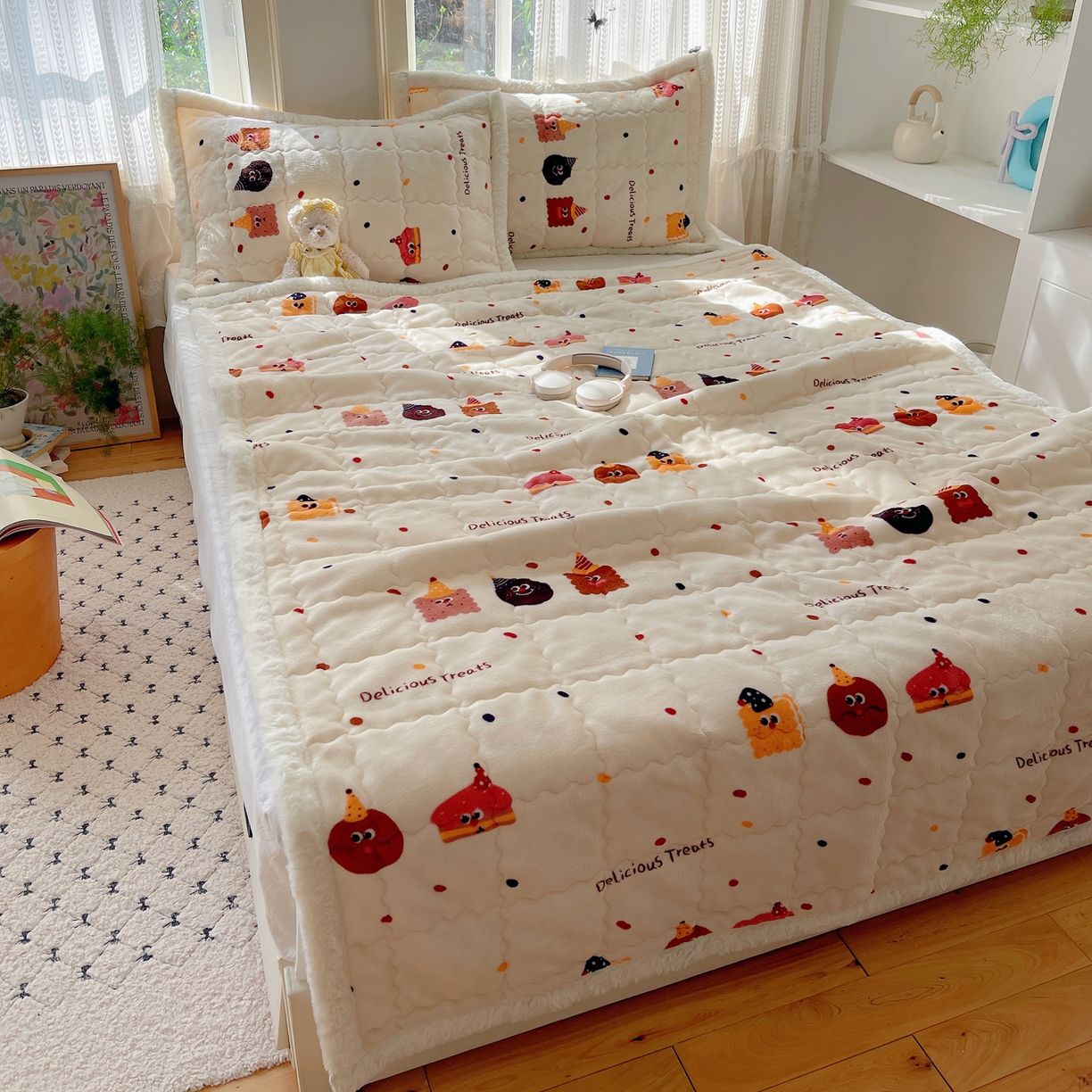 91家纺网 家纺一手货源 找家纺 红嘴企鹅 2025新款高克重牛奶绒印花床护垫床褥 点心