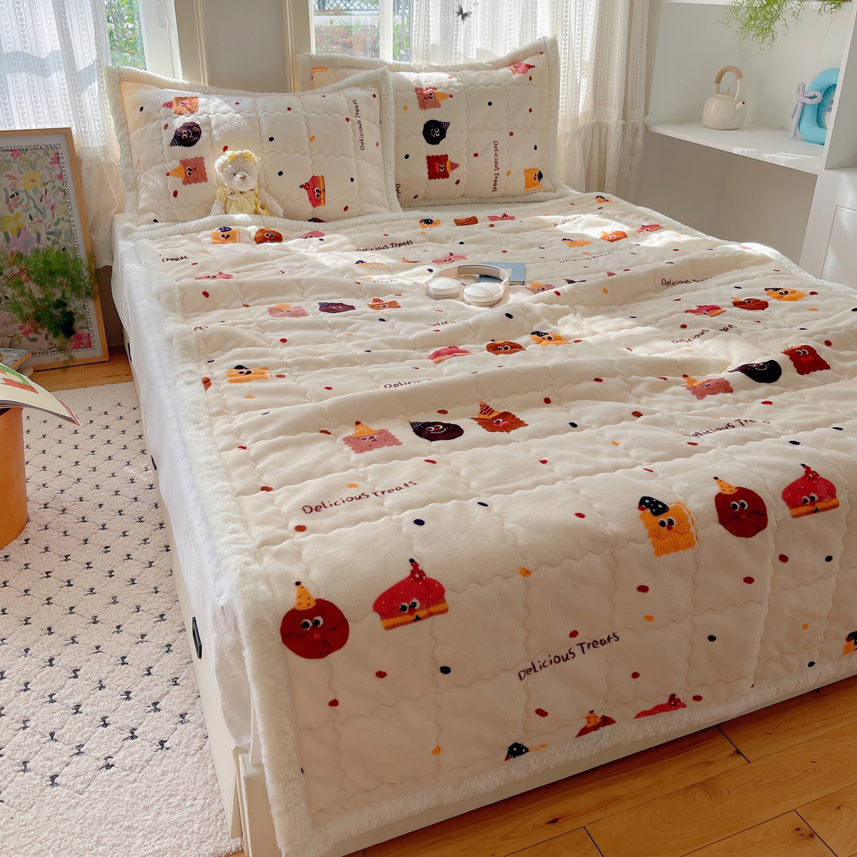 91家纺网 家纺一手货源 找家纺 红嘴企鹅 2025新款高克重牛奶绒印花床护垫床褥 点心