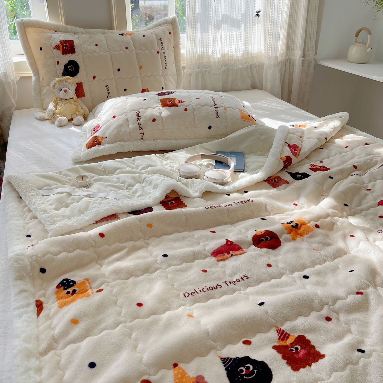 91家纺网 家纺一手货源 找家纺 红嘴企鹅 2025新款高克重牛奶绒印花床护垫床褥 点心