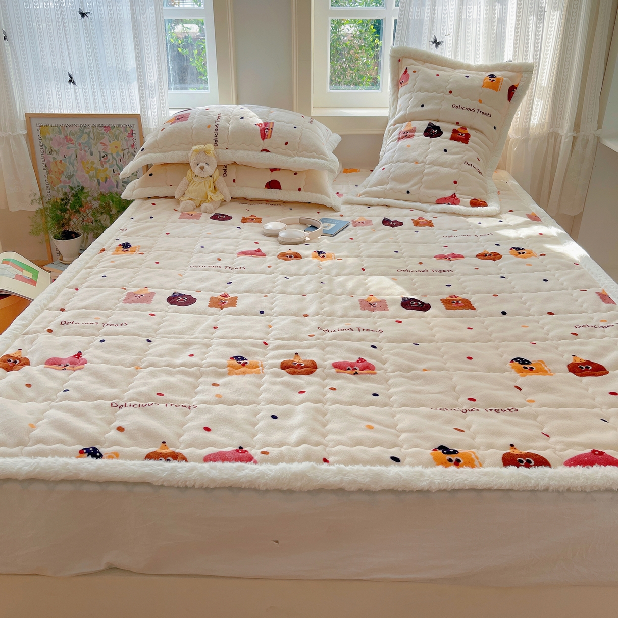 91家纺网 家纺一手货源 找家纺 红嘴企鹅 2025新款高克重牛奶绒印花床护垫床褥 点心