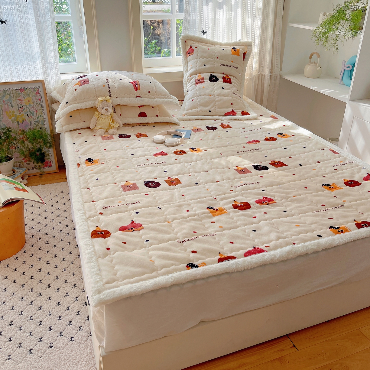 91家纺网 家纺一手货源 找家纺 红嘴企鹅 2025新款高克重牛奶绒印花床护垫床褥 点心