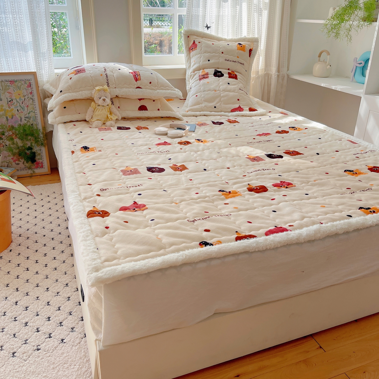 91家纺网 家纺一手货源 找家纺 红嘴企鹅 2025新款高克重牛奶绒印花床护垫床褥 点心