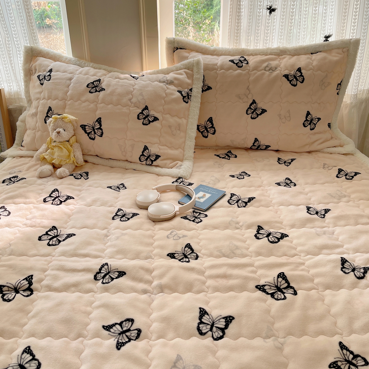 91家纺网 家纺一手货源 找家纺 红嘴企鹅 2025新款高克重牛奶绒印花床护垫床褥 蝶梦