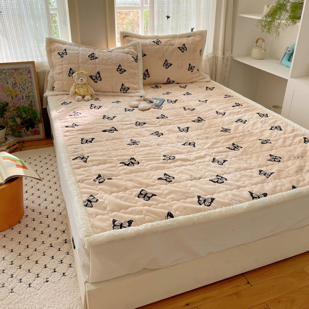 91家纺网 家纺一手货源 找家纺 红嘴企鹅 2025新款高克重牛奶绒印花床护垫床褥 蝶梦