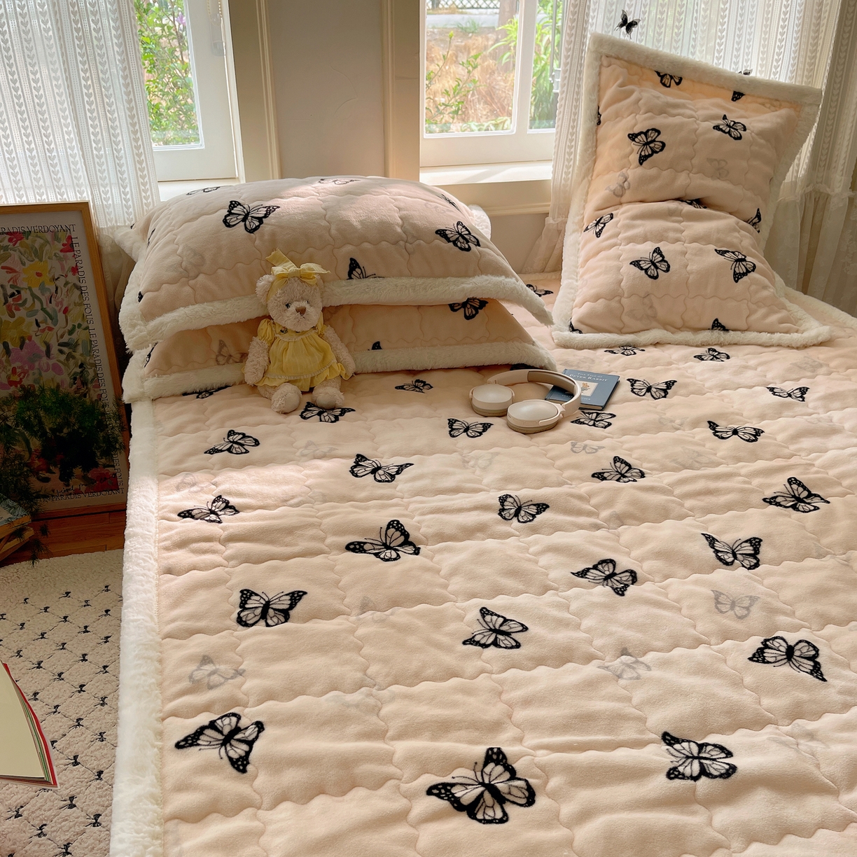 91家纺网 家纺一手货源 找家纺 红嘴企鹅 2025新款高克重牛奶绒印花床护垫床褥 蝶梦