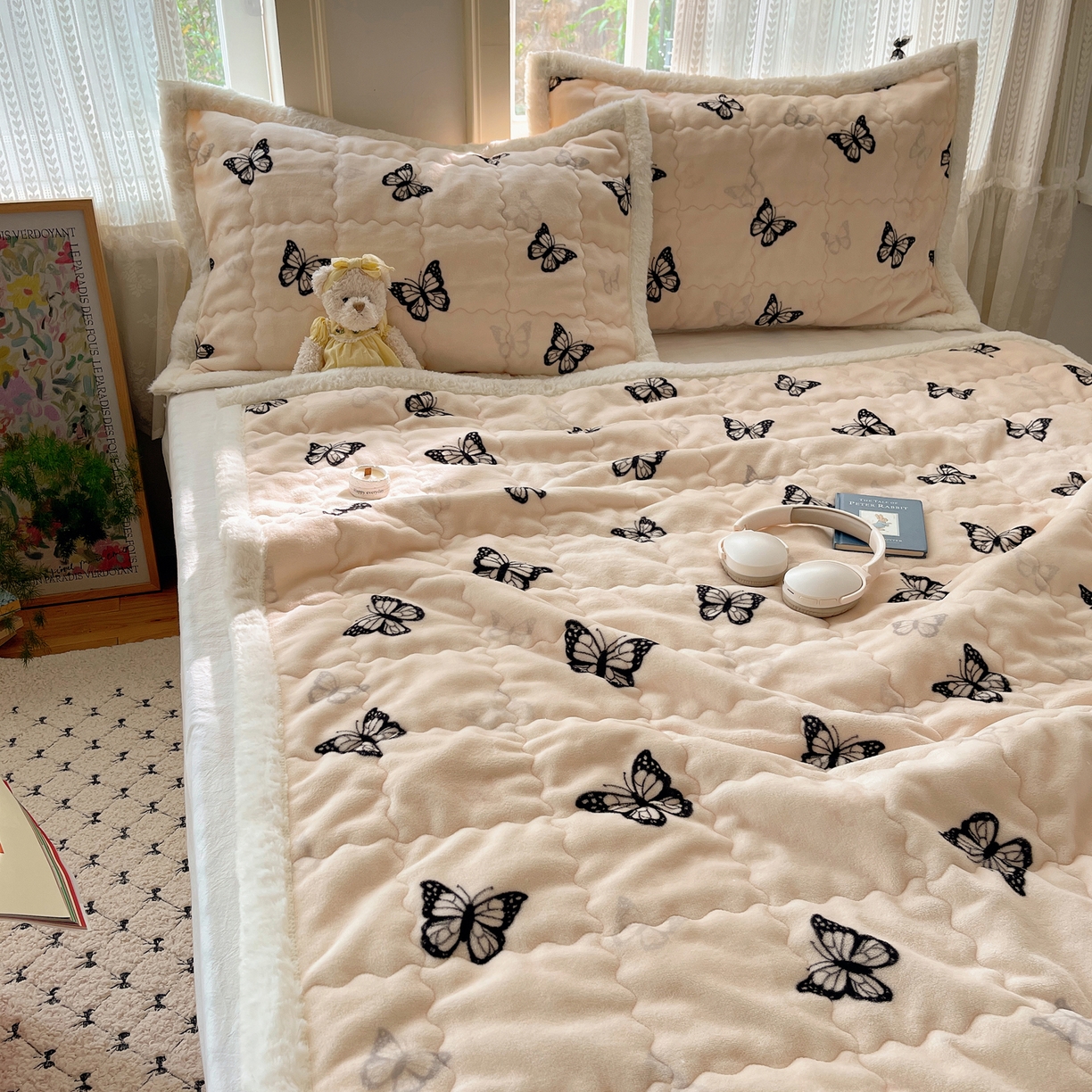 91家纺网 家纺一手货源 找家纺 红嘴企鹅 2025新款高克重牛奶绒印花床护垫床褥 蝶梦