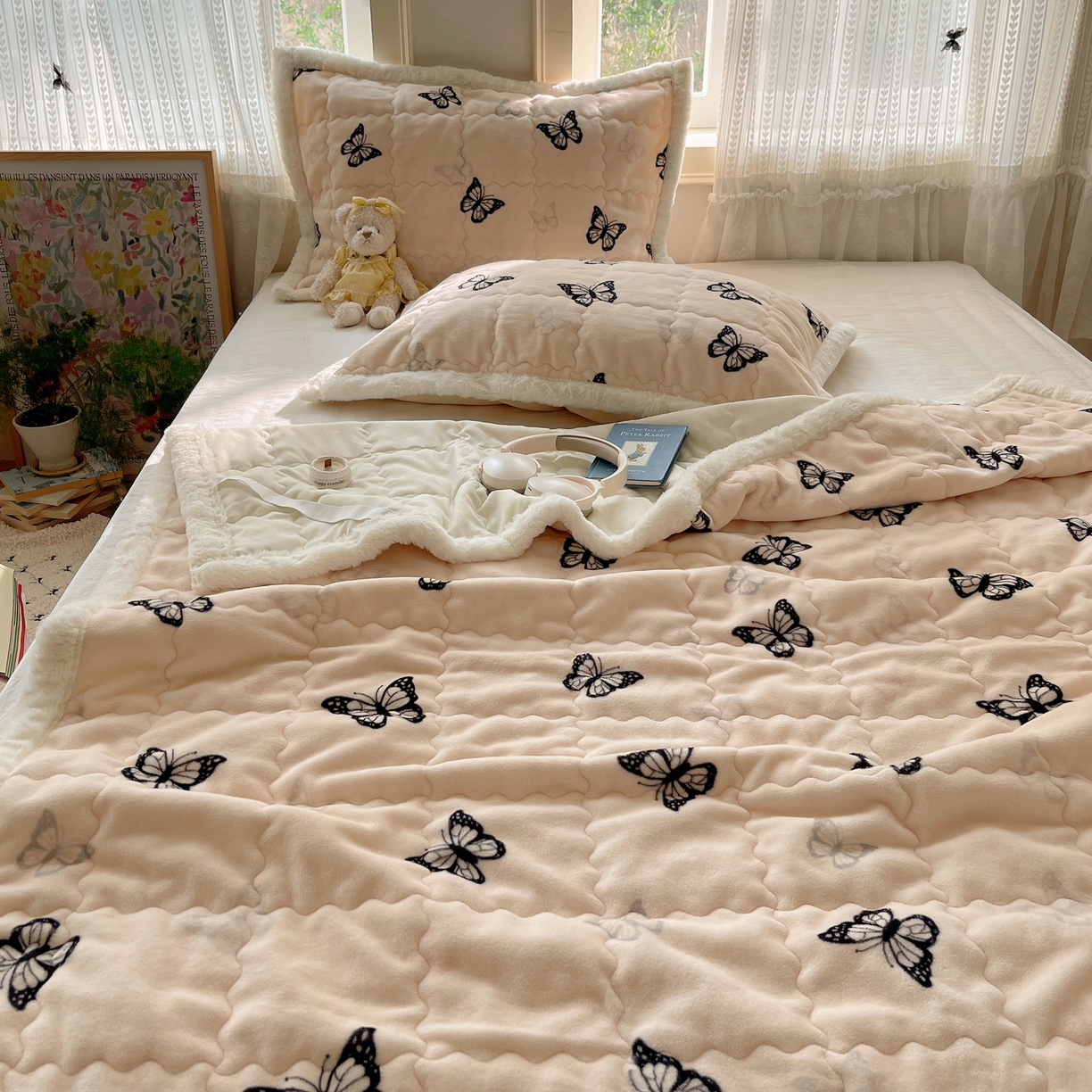 91家纺网 家纺一手货源 找家纺 红嘴企鹅 2025新款高克重牛奶绒印花床护垫床褥 蝶梦