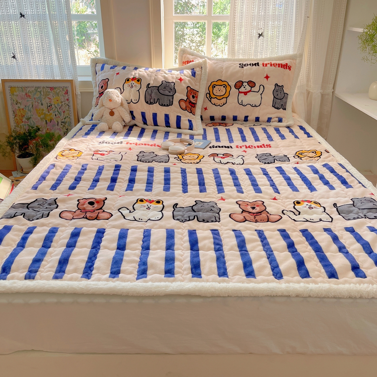 91家纺网 家纺一手货源 找家纺 红嘴企鹅 2025新款高克重牛奶绒印花床护垫床褥 动物乐园