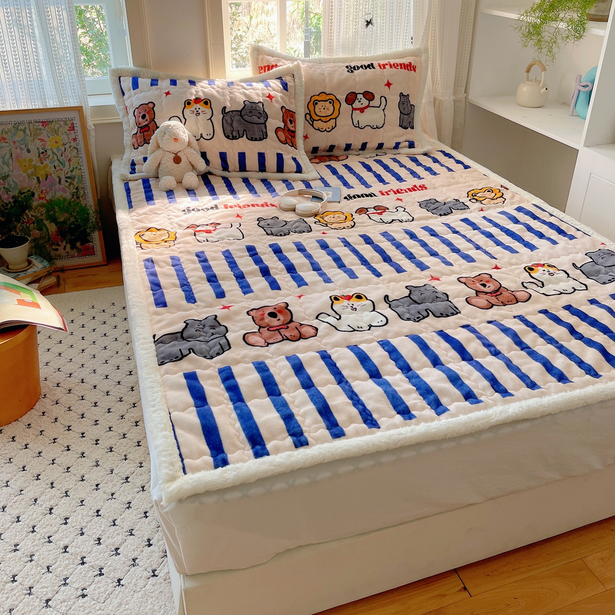 91家纺网 家纺一手货源 找家纺 红嘴企鹅 2025新款高克重牛奶绒印花床护垫床褥 动物乐园