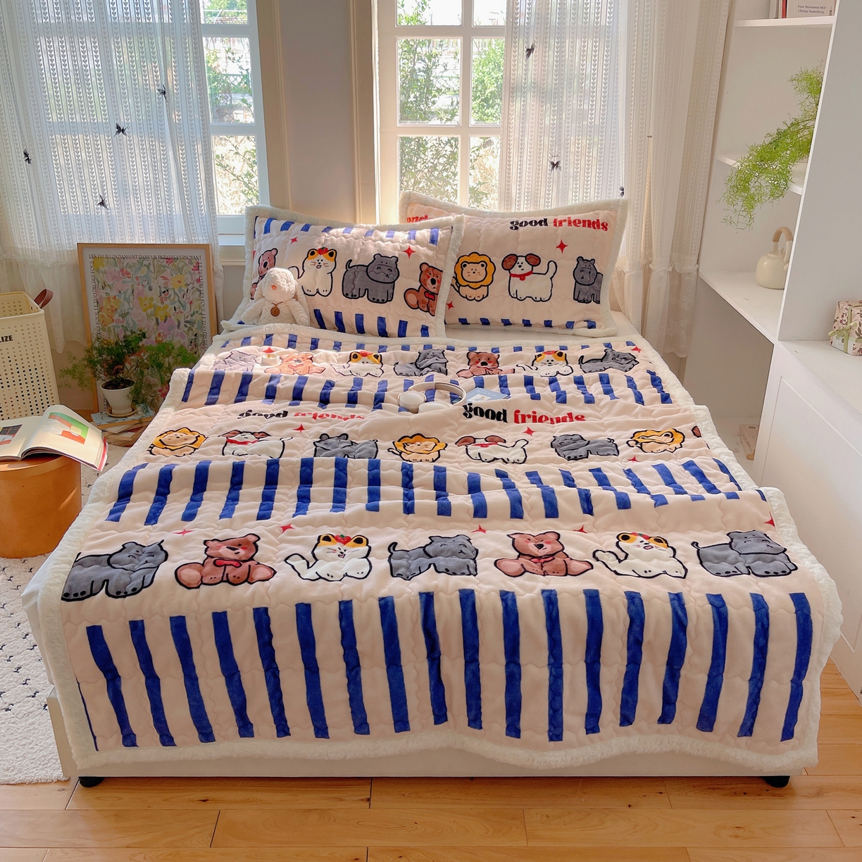 91家纺网 家纺一手货源 找家纺 红嘴企鹅 2025新款高克重牛奶绒印花床护垫床褥 动物乐园