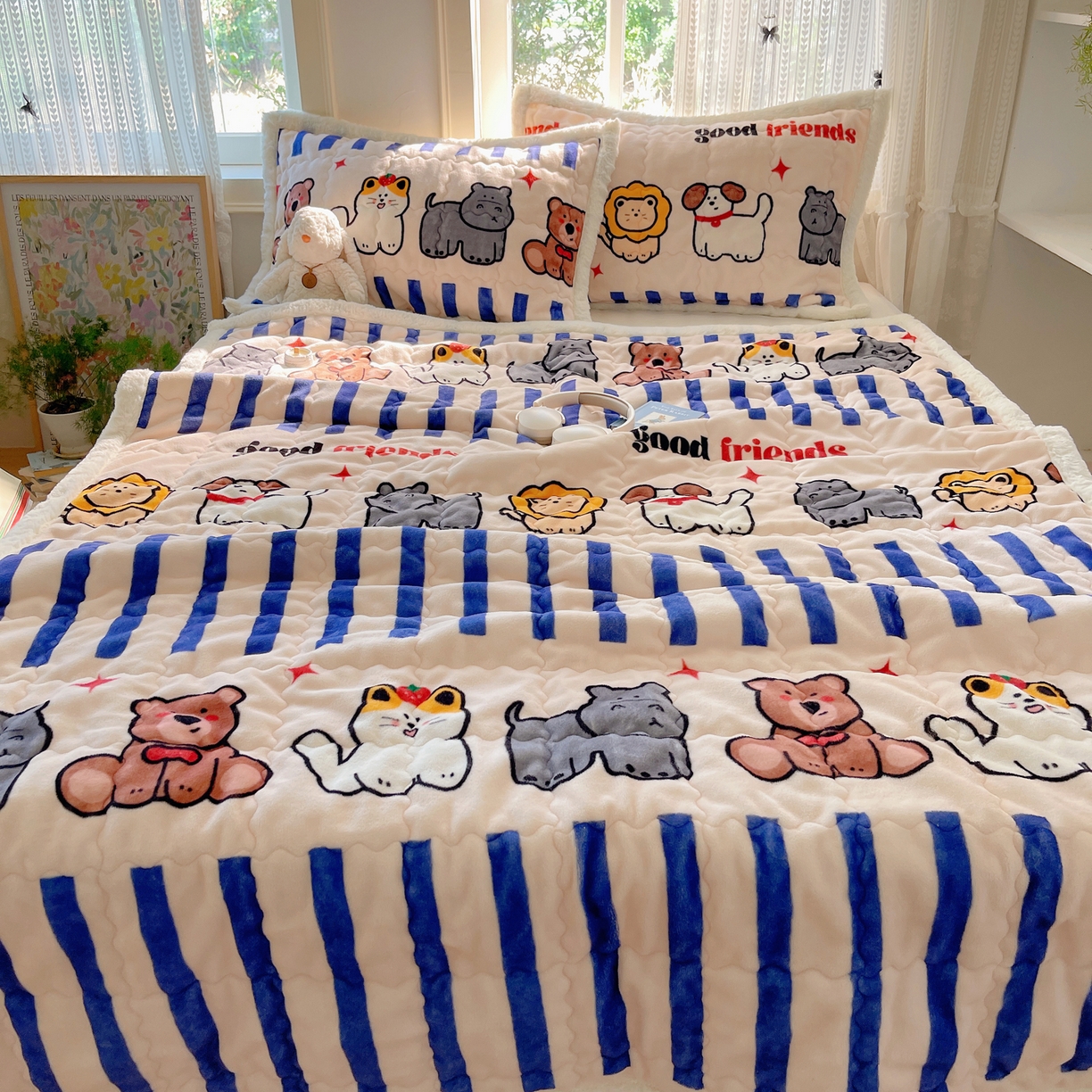 91家纺网 家纺一手货源 找家纺 红嘴企鹅 2025新款高克重牛奶绒印花床护垫床褥 动物乐园