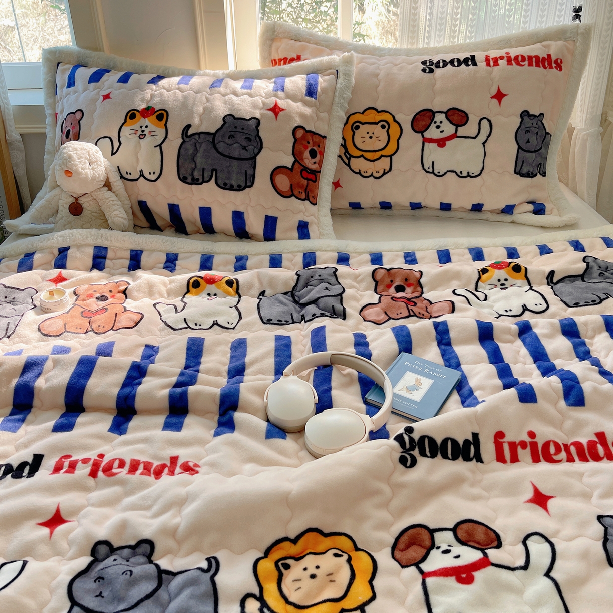 91家纺网 家纺一手货源 找家纺 红嘴企鹅 2025新款高克重牛奶绒印花床护垫床褥 动物乐园