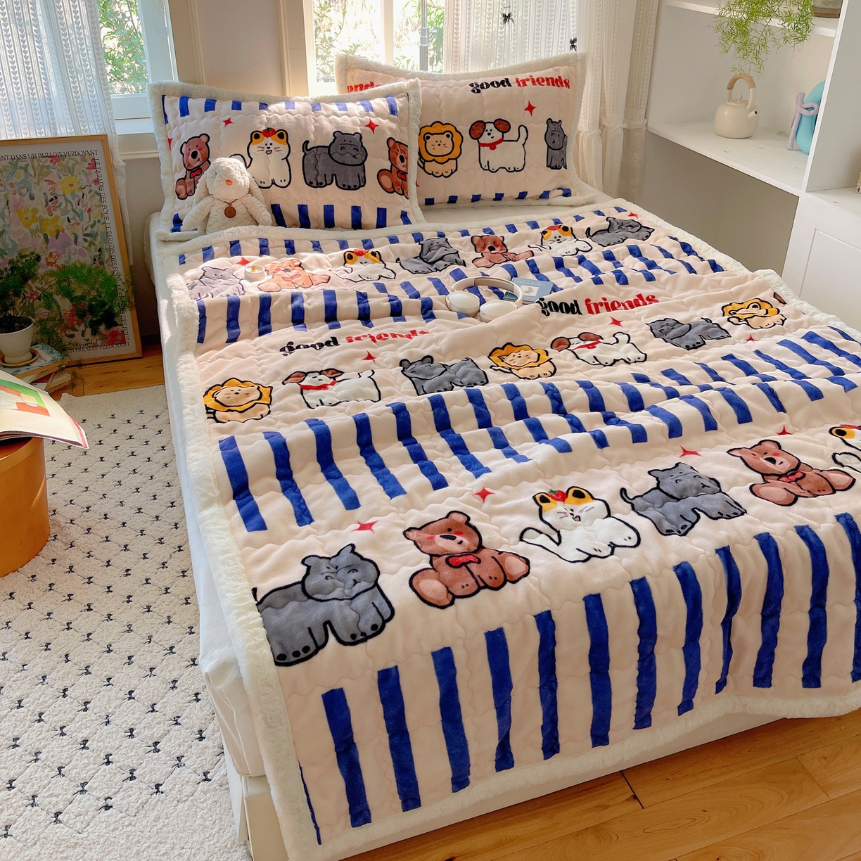 91家纺网 家纺一手货源 找家纺 红嘴企鹅 2025新款高克重牛奶绒印花床护垫床褥 动物乐园