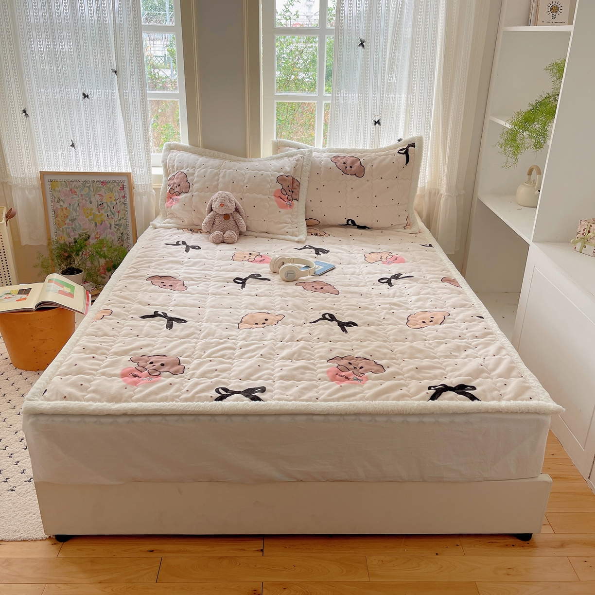 红嘴企鹅 2025新款高克重牛奶绒印花床护垫床褥 蝴蝶结狗狗